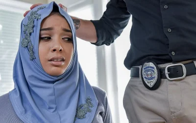 Curvy babe Aaliyah Hadid in hijab gets anal from agent