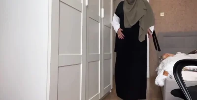 Syrian Slut in Hijab Without Panties Caresses Her Clitoris Close-up