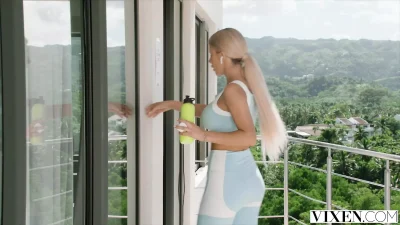 VIXEN Hard-bodied Ema Gives Gym Buddy A Real Work-Out