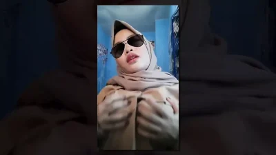 jilaber suka mainin kontol