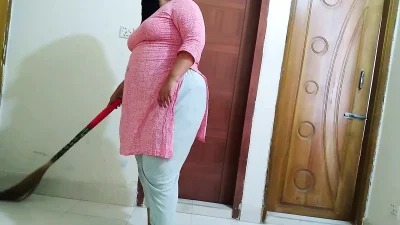 Arab Maid Fucked By Boss When she cleaning Room!