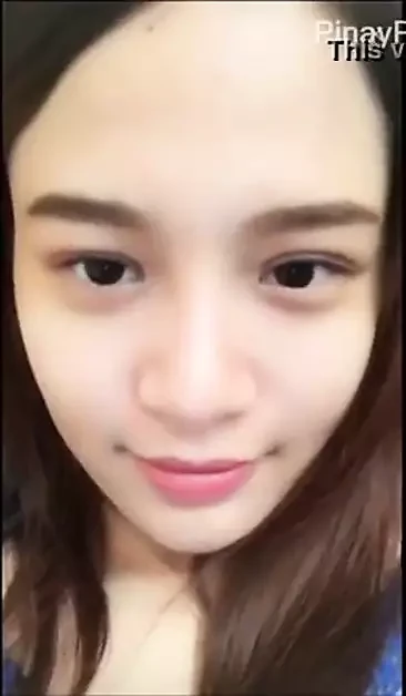 Watch Gorgeous Pinay Play Herself in Front of the Camera