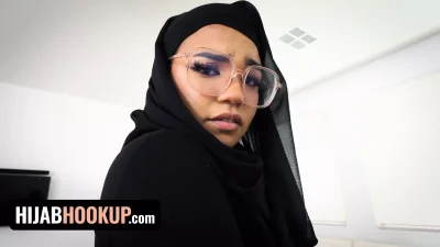 Hijab Hookup – Hot Muslim Teen With Hijab Twerks Her Huge Round Booty For Lucky Stud POV Style